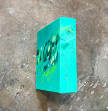 Lade das Bild in den Galerie-Viewer, Come closer OM